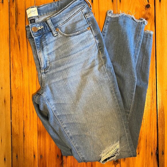 Universal Thread Ripped Mid Rise Skinny - Picture 1 of 6